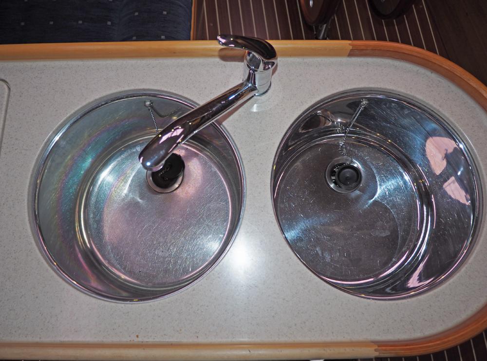 Saloon, Accommodation